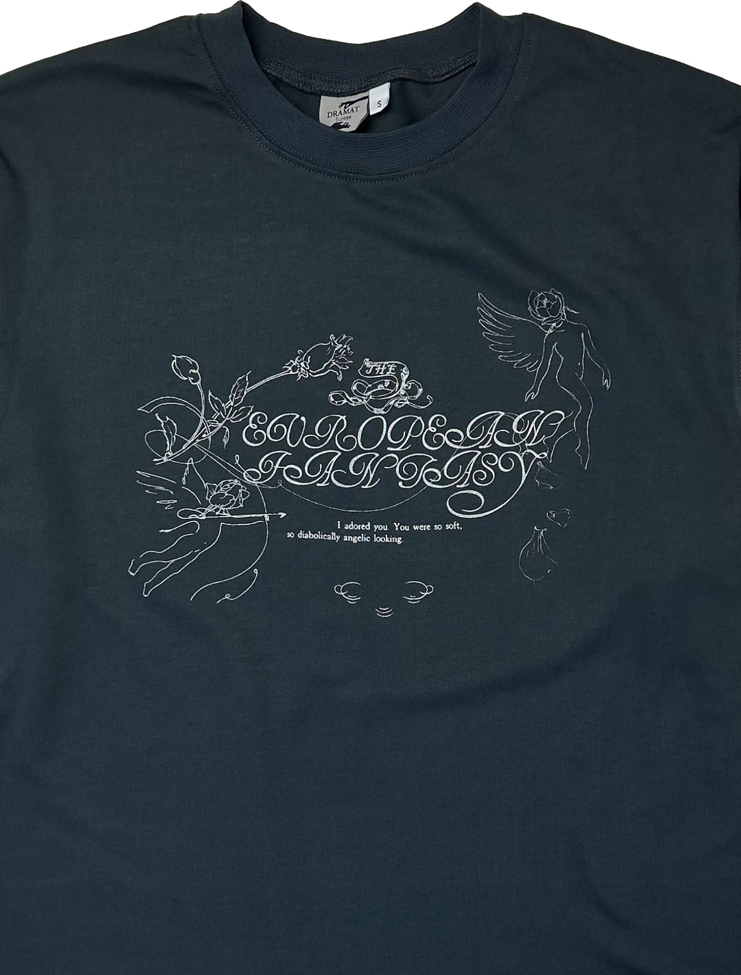 𝐸𝒰𝑅𝒪𝒫𝒜 longsleeve